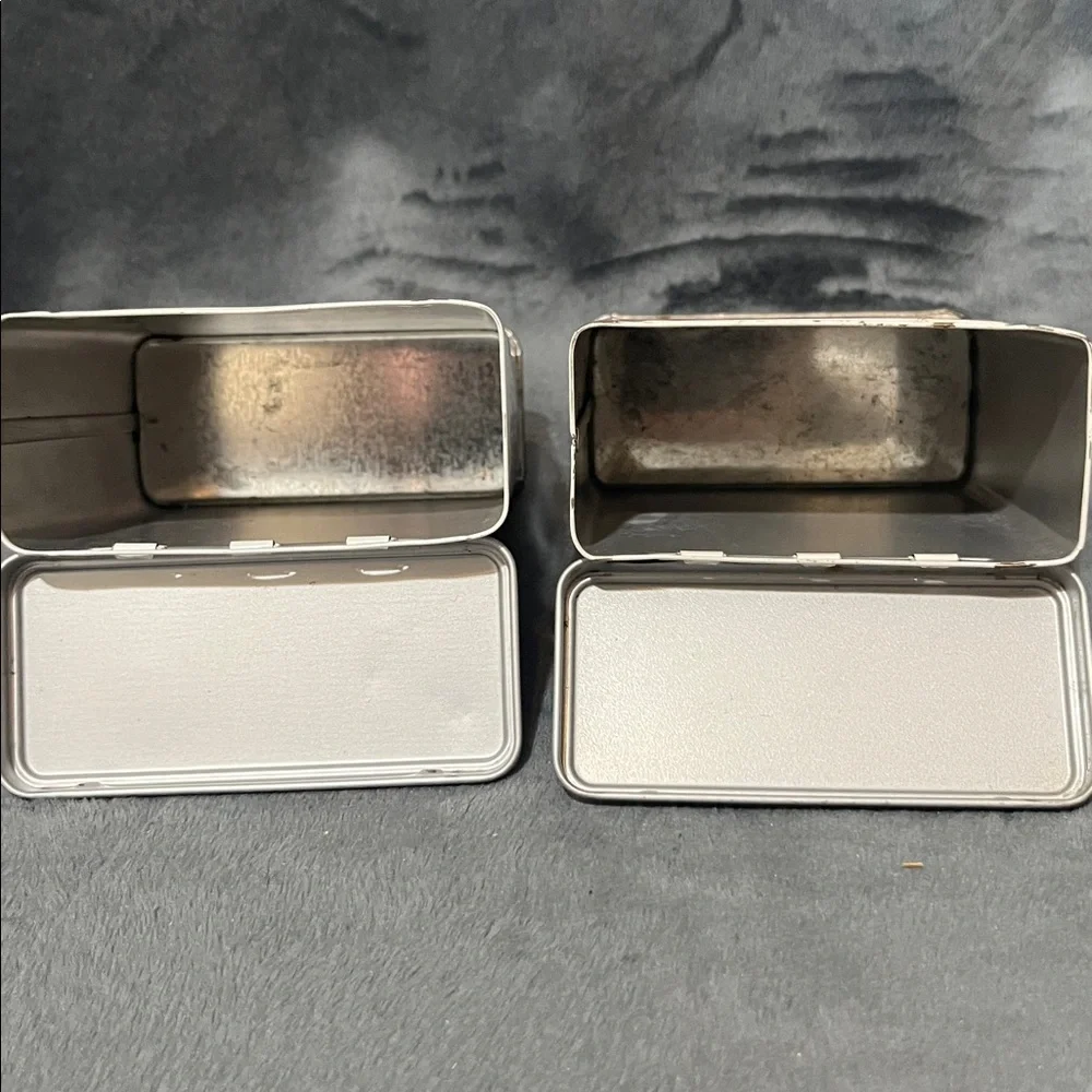 VINTAGE BAND-AID TINS LOT OF 2 decor - Picture 6 of 6